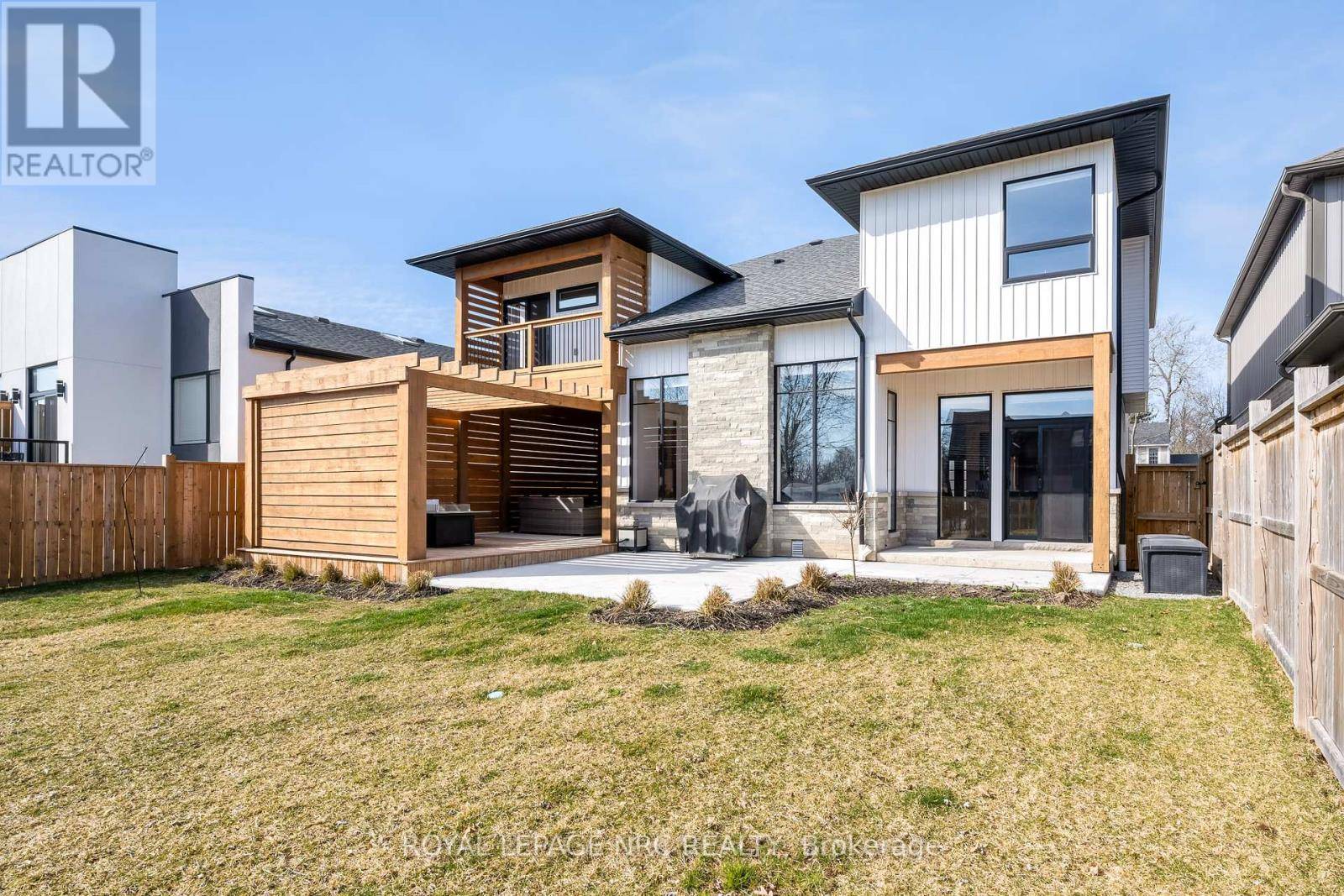 Welland (n. Welland), ON L3C0H3,8 HILDA STREET