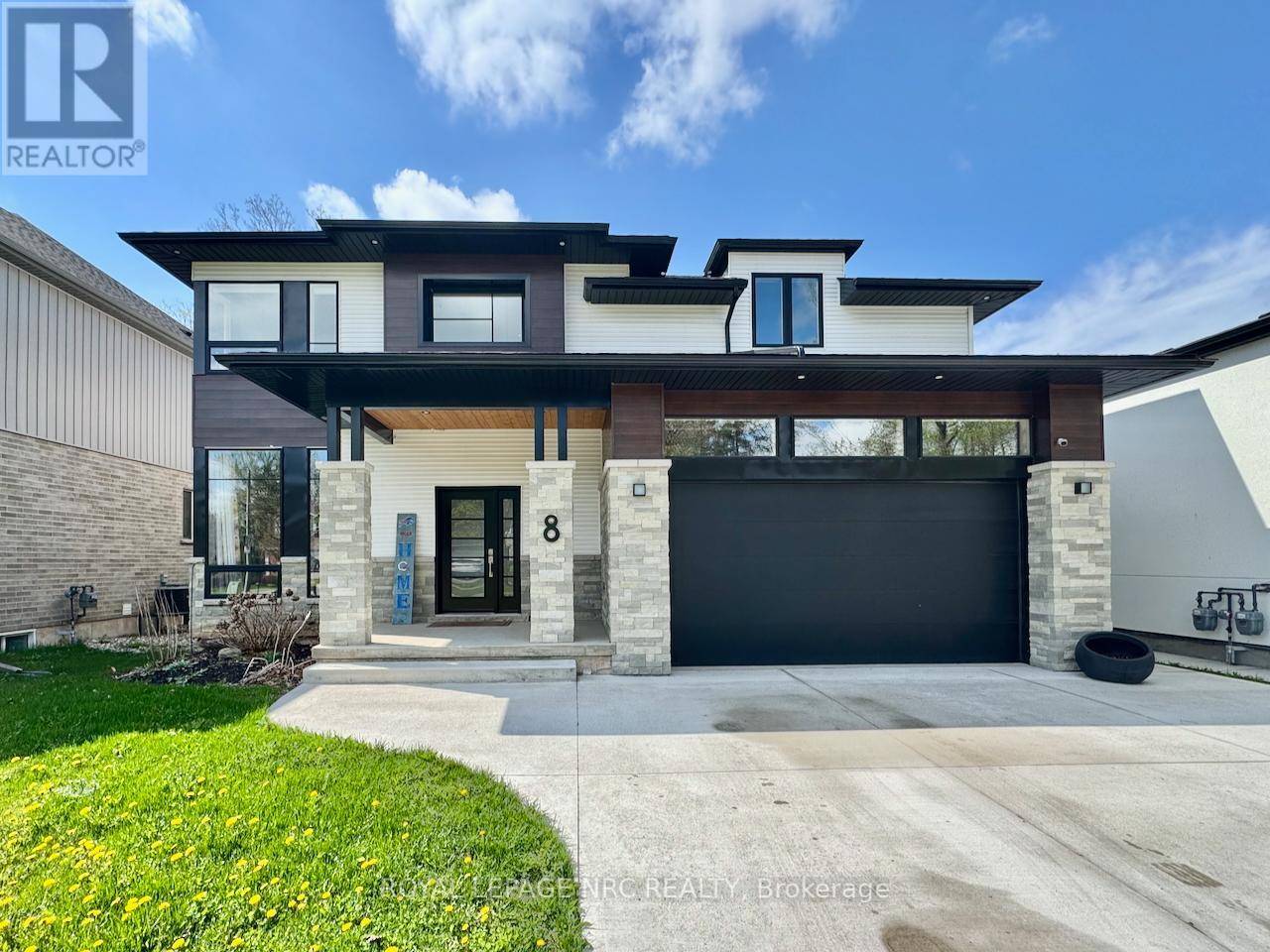 Welland (n. Welland), ON L3C0H3,8 HILDA STREET