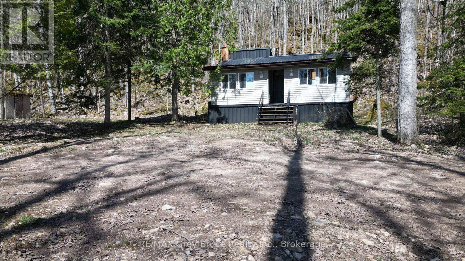 South Bruce Peninsula, ON N0H2T0,13 4TH AVENUE