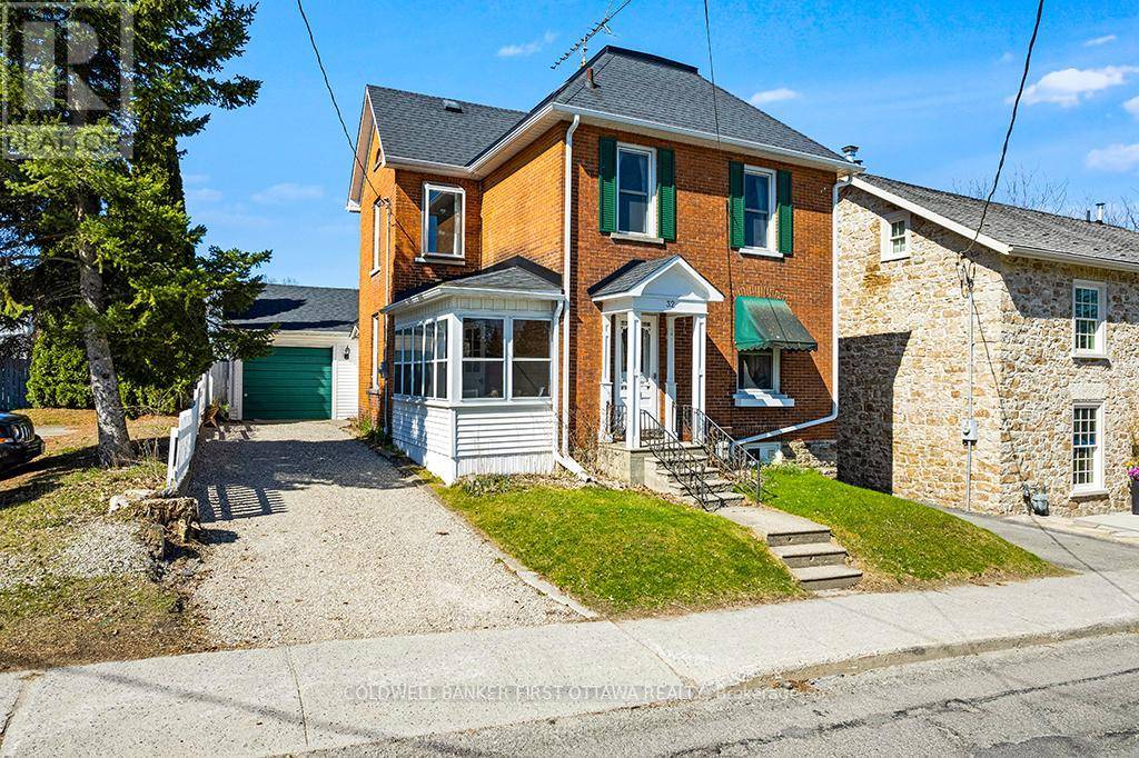 Perth, ON K7H1E9,32 DRUMMOND STREET E