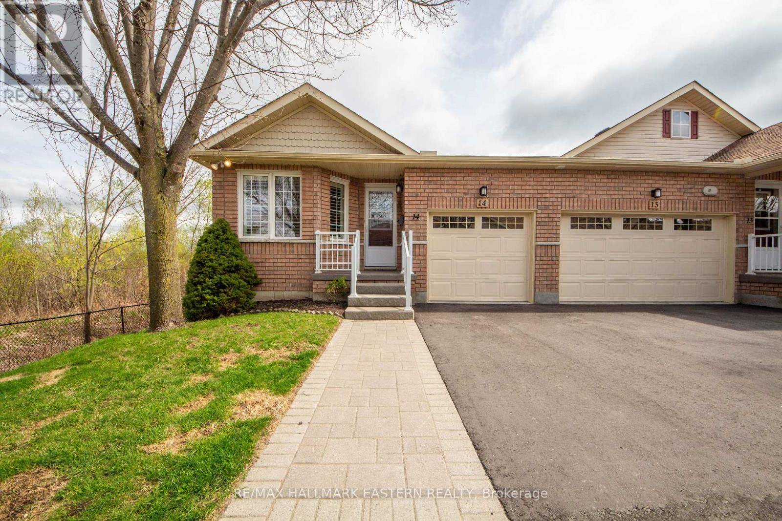 Peterborough West (central), ON K9J8R7,877 Wentworth ST #14