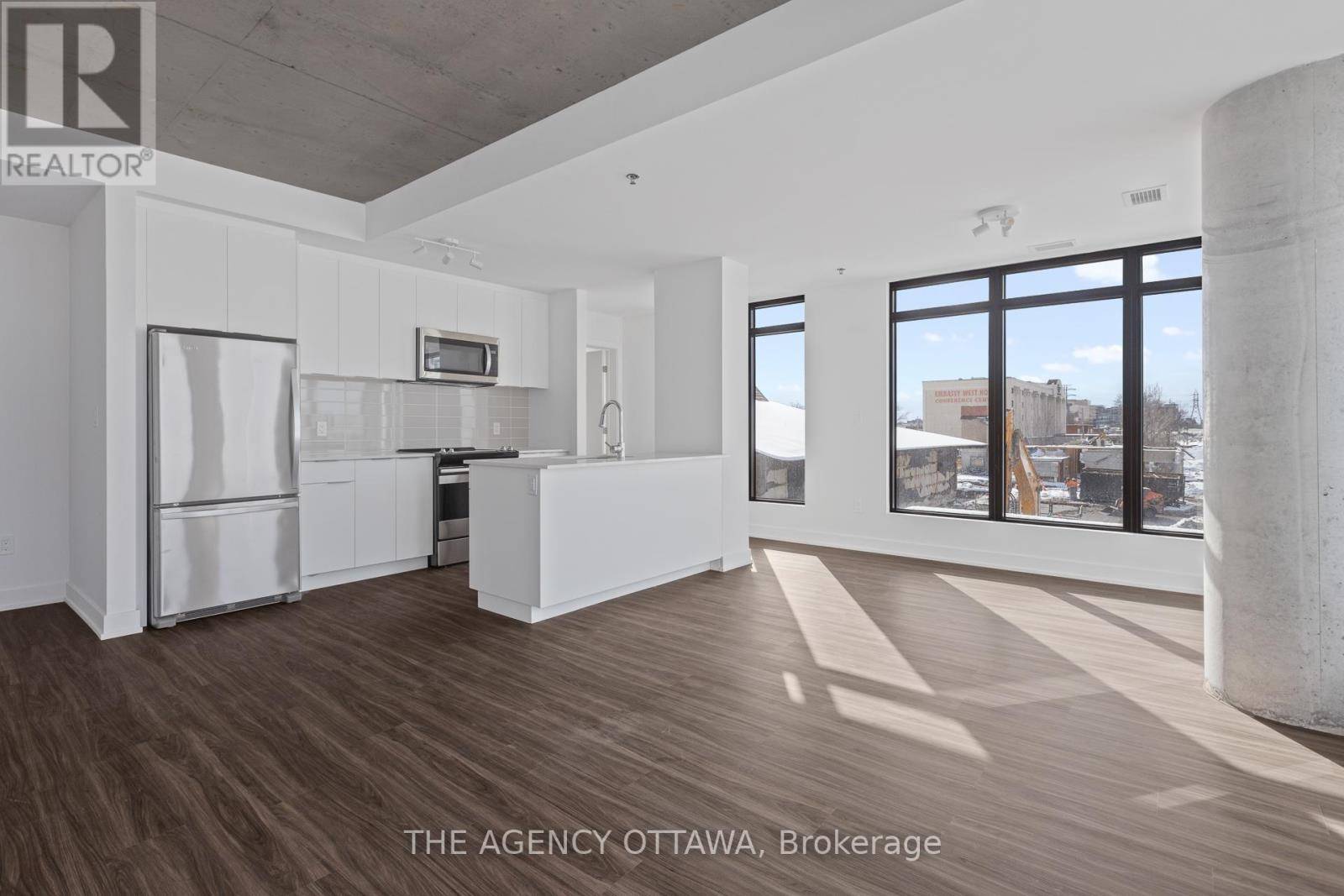 Ottawa, ON K1Z0E5,1366 Carling AVE #114