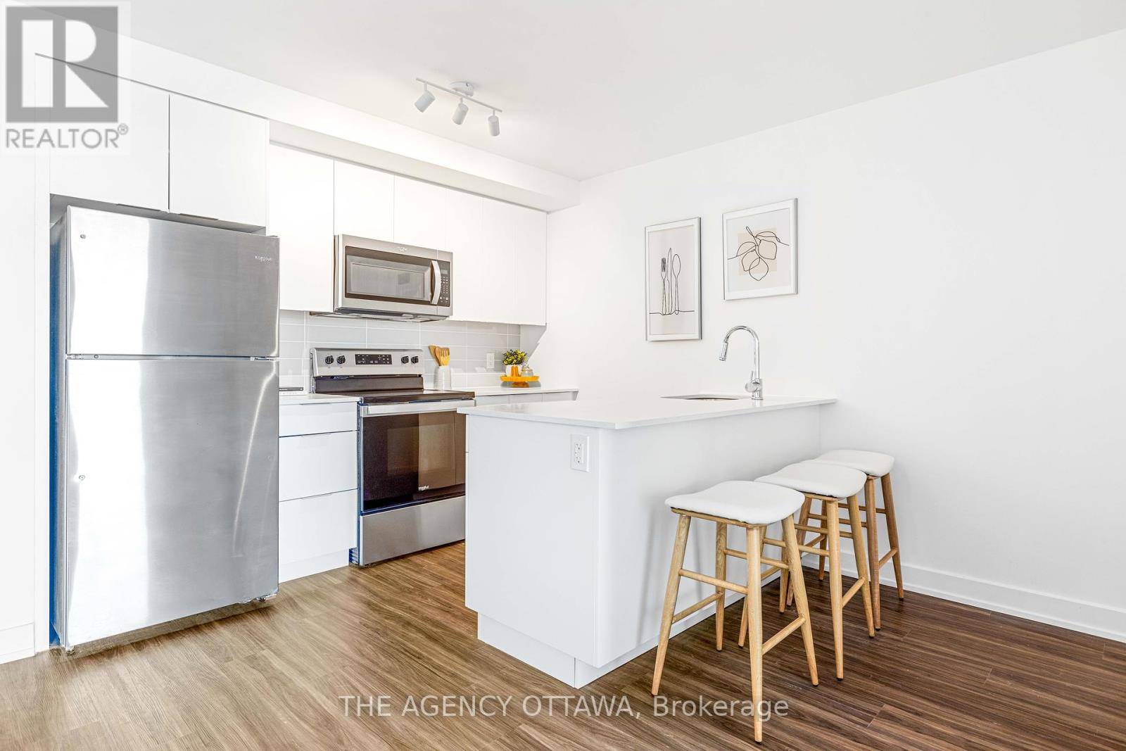Ottawa, ON K1Z0E5,1366 Carling AVE #204