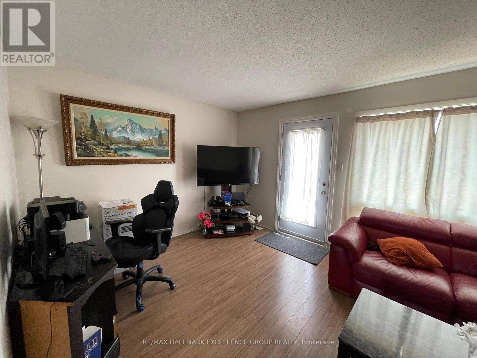 Ottawa, ON K1B4Z8,1906 BELMORE LN #8