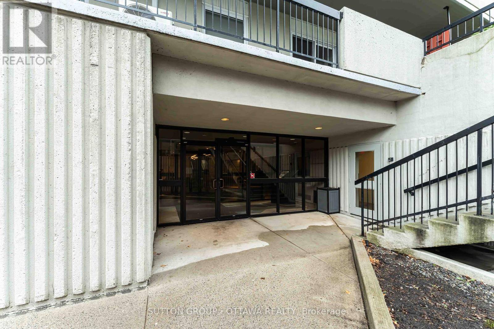 Ottawa, ON K1L8E7,158C McArthur AVE #705