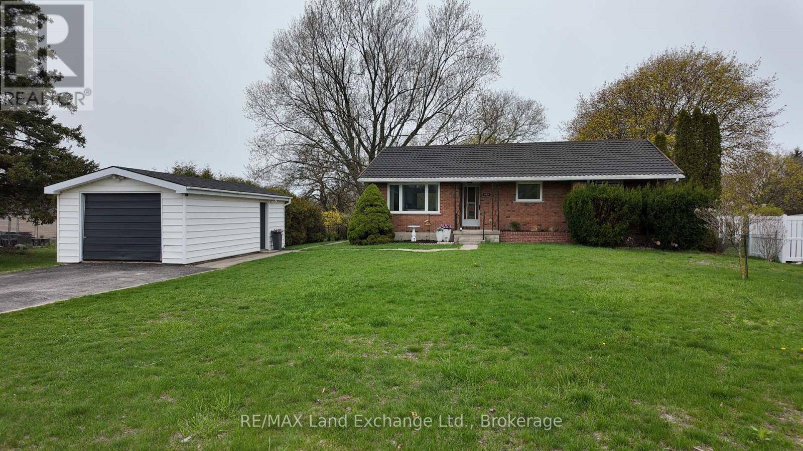 Kincardine, ON N2Z2R2,402 QUEEN STREET