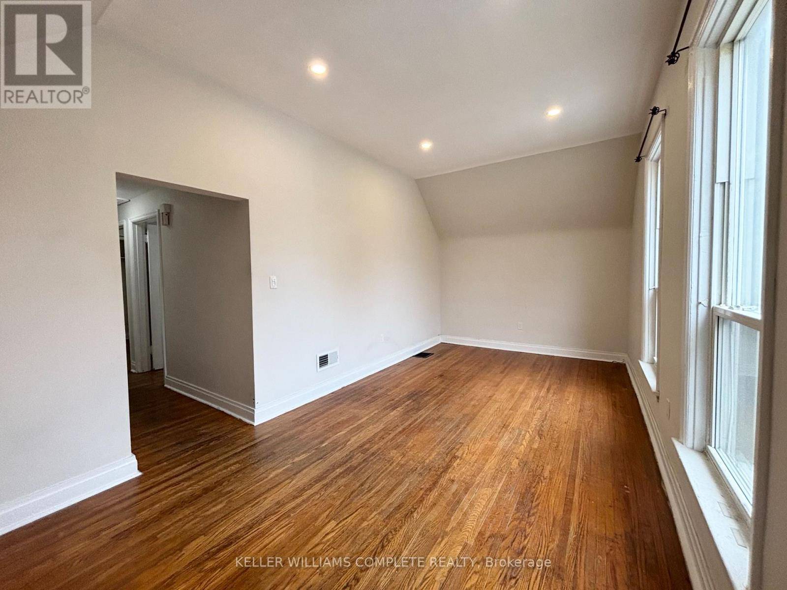 Hamilton (southam), ON L9C1A8,17 Duff ST #Upper