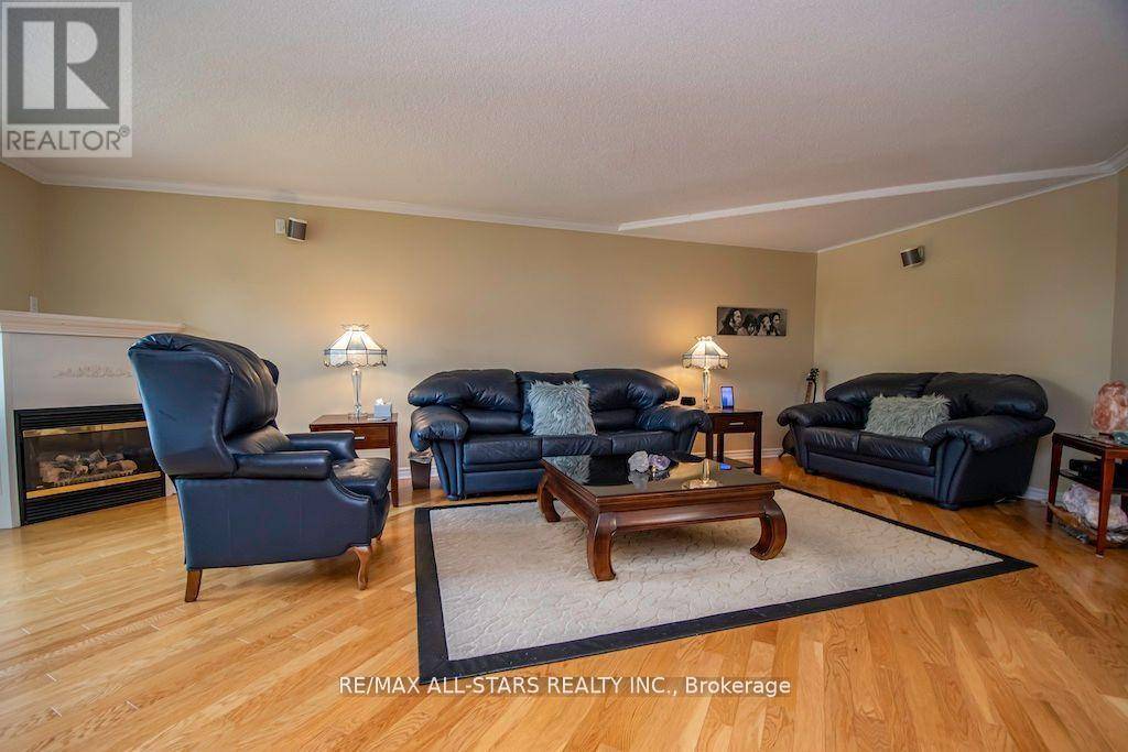 Kawartha Lakes (lindsay), ON K9V6E8,51 Rivermill BLVD #305