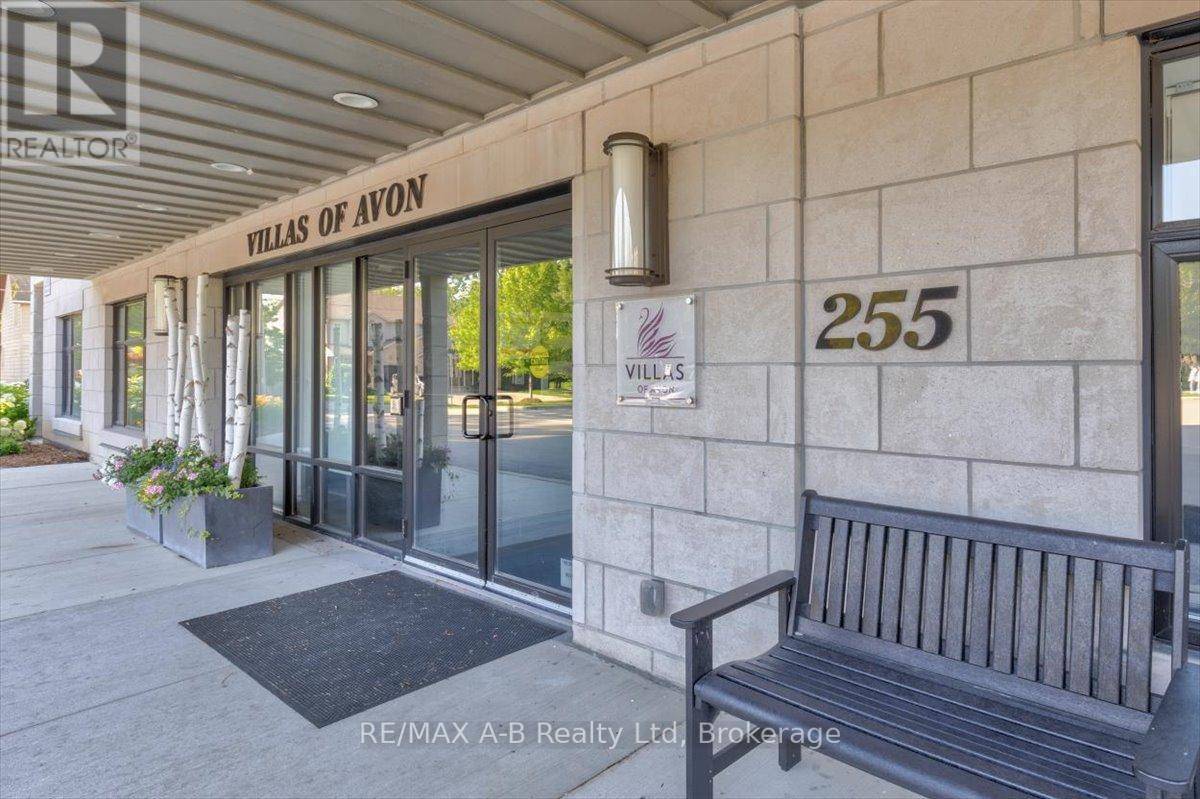 Stratford, ON N5A0G7,255 John ST North #206