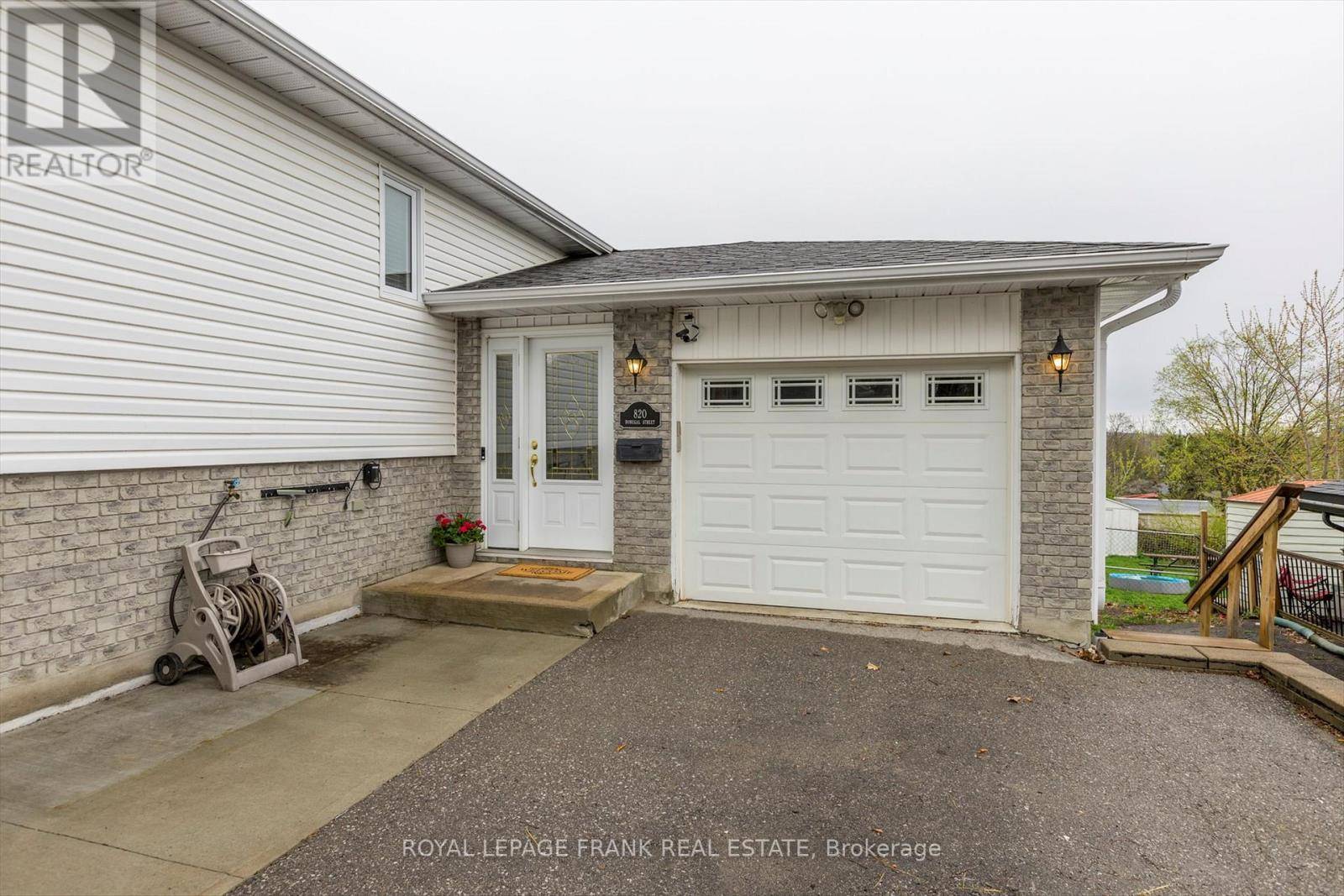 Peterborough North (south), ON K9H4N4,820 DONEGAL STREET