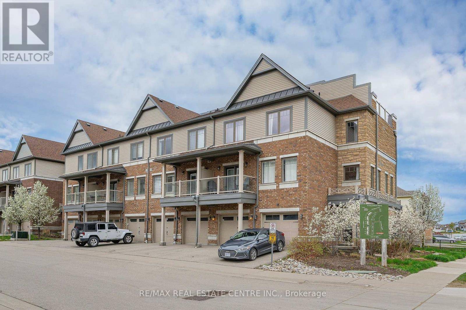 Kitchener, ON N2A0J3,70 Willowrun DR #A2