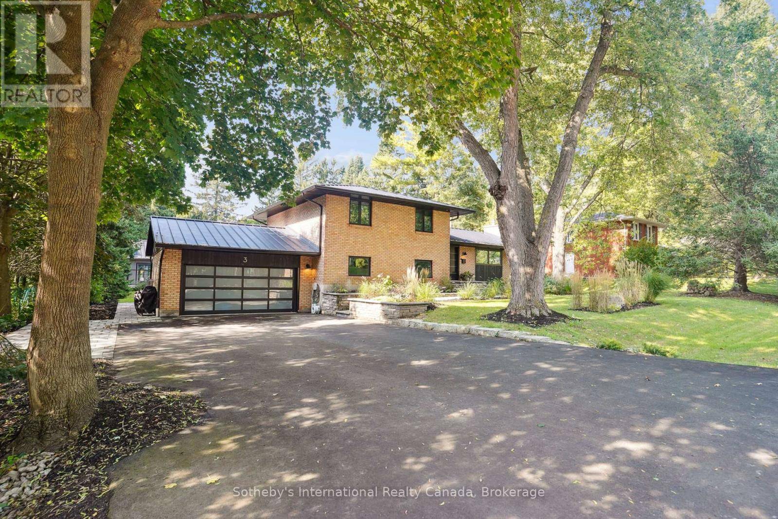 Hamilton (greensville), ON L9H6C1,3 FOREST AVENUE