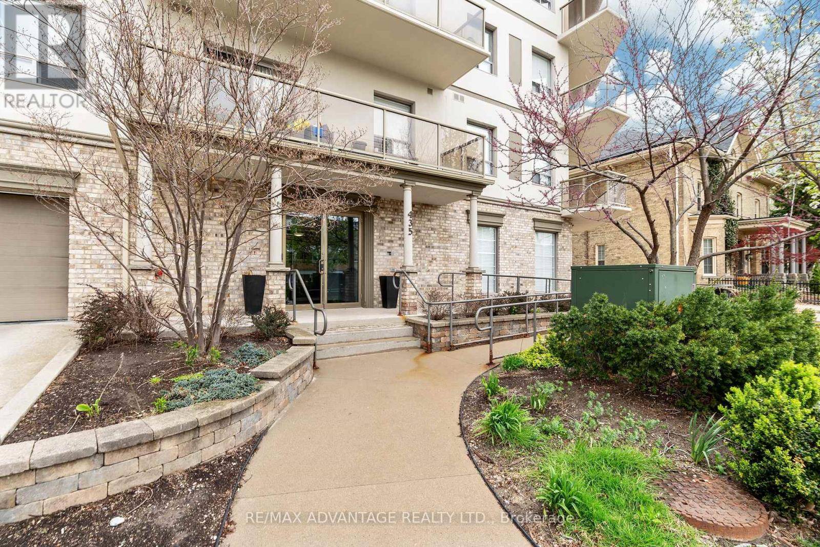London East (east F), ON N6B2T2,435 Colborne ST #301