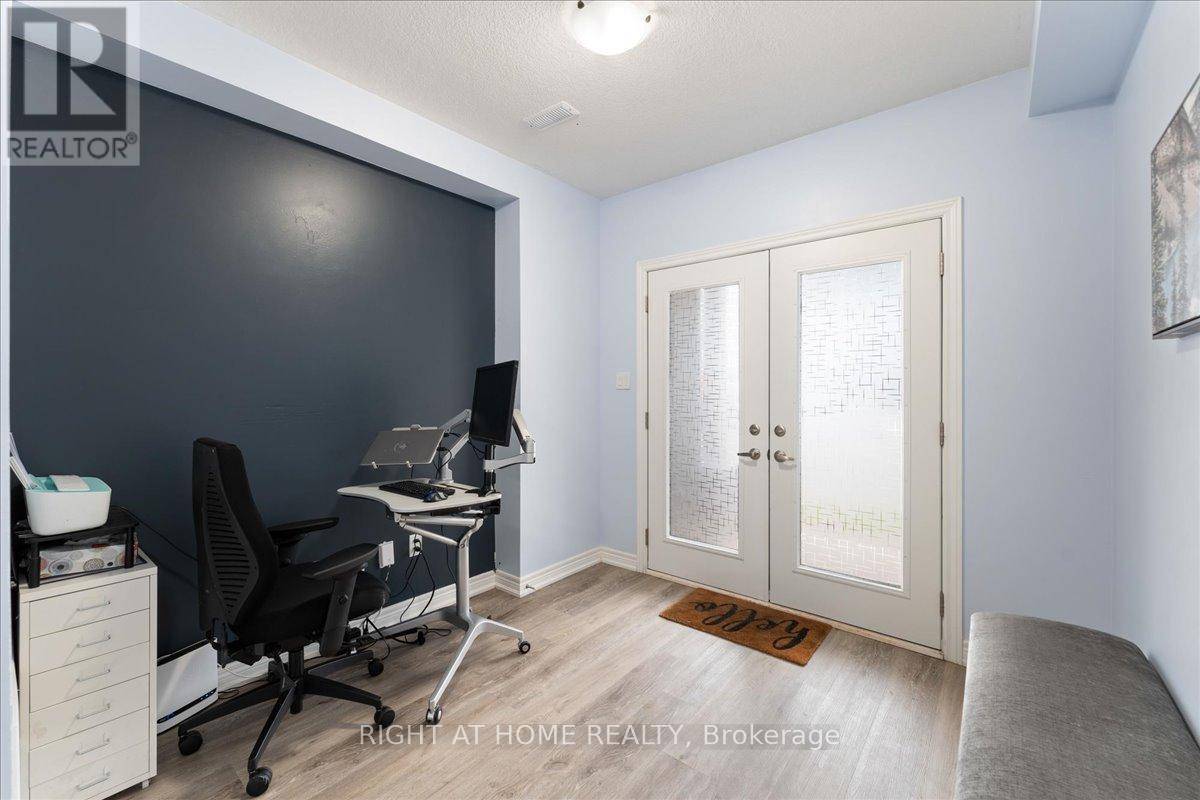 Hamilton (mcquesten), ON L8H0B6,52 DRYDEN LANE