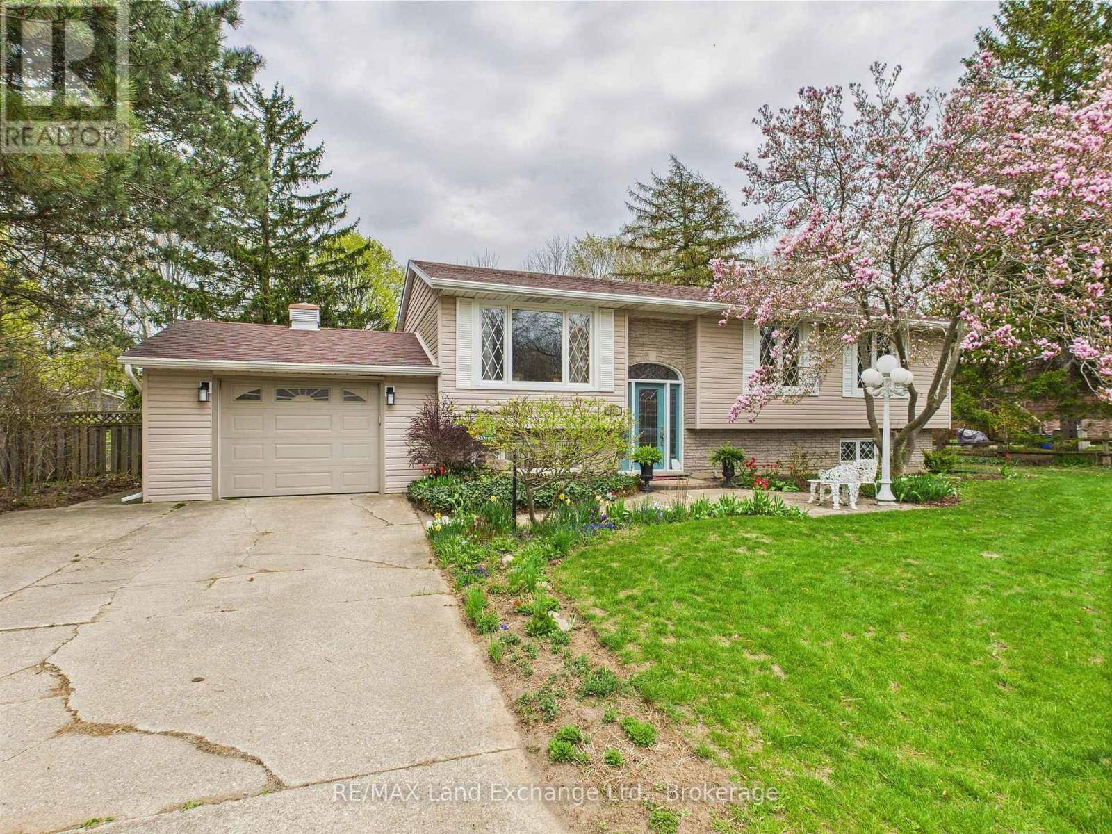 Huron-kinloss, ON N0G2R0,155 WILLIS CRESCENT