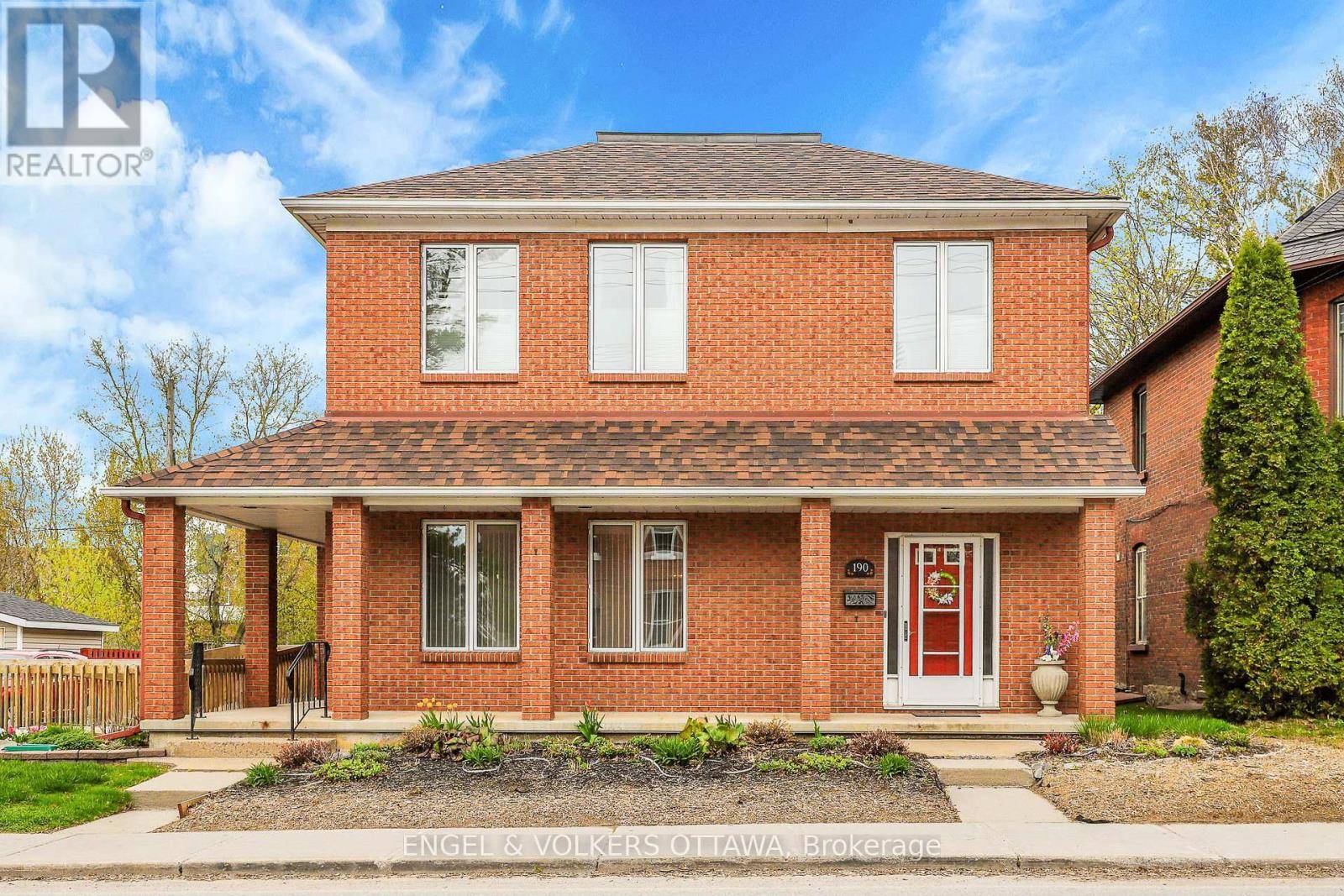 Arnprior, ON K7S2N9,190 JOHN STREET N