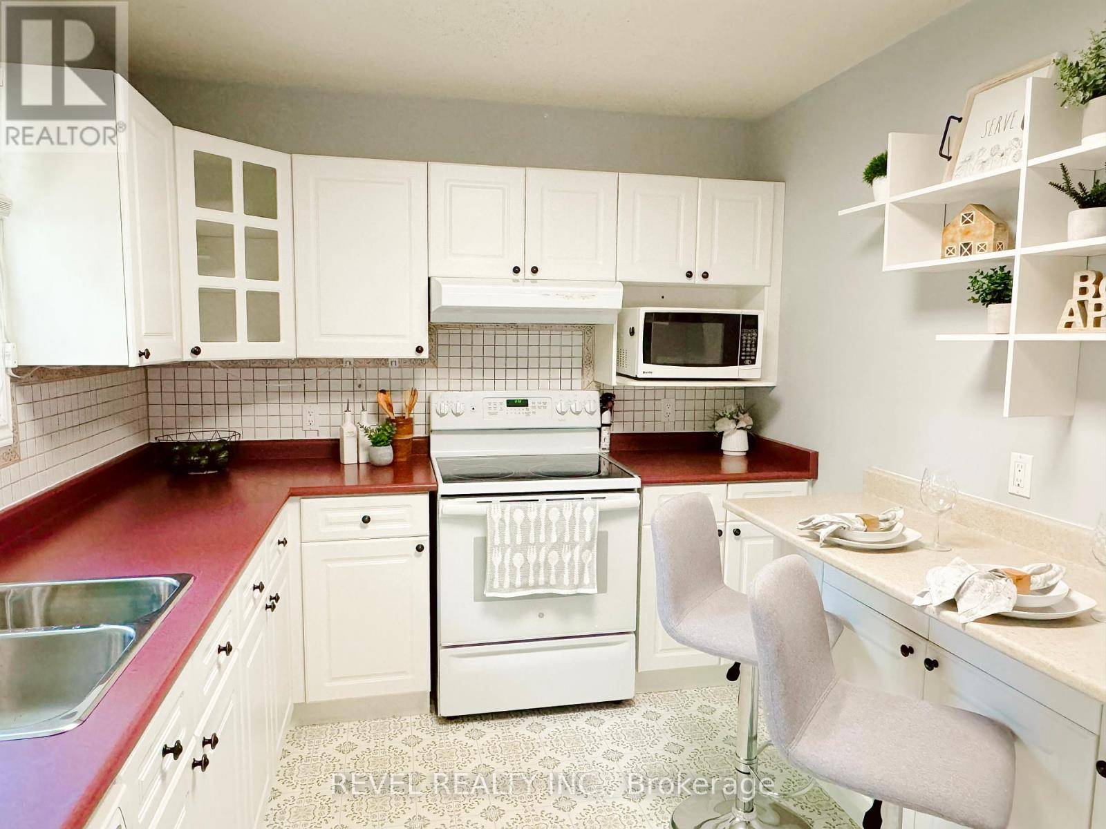 Bracebridge (macaulay), ON P1L1G2,75 Southbank DR #5