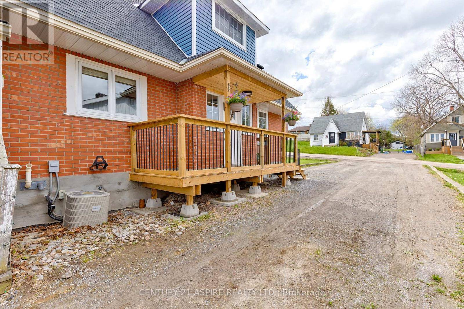 Pembroke, ON K8A2C6,221 BELMONT AVENUE