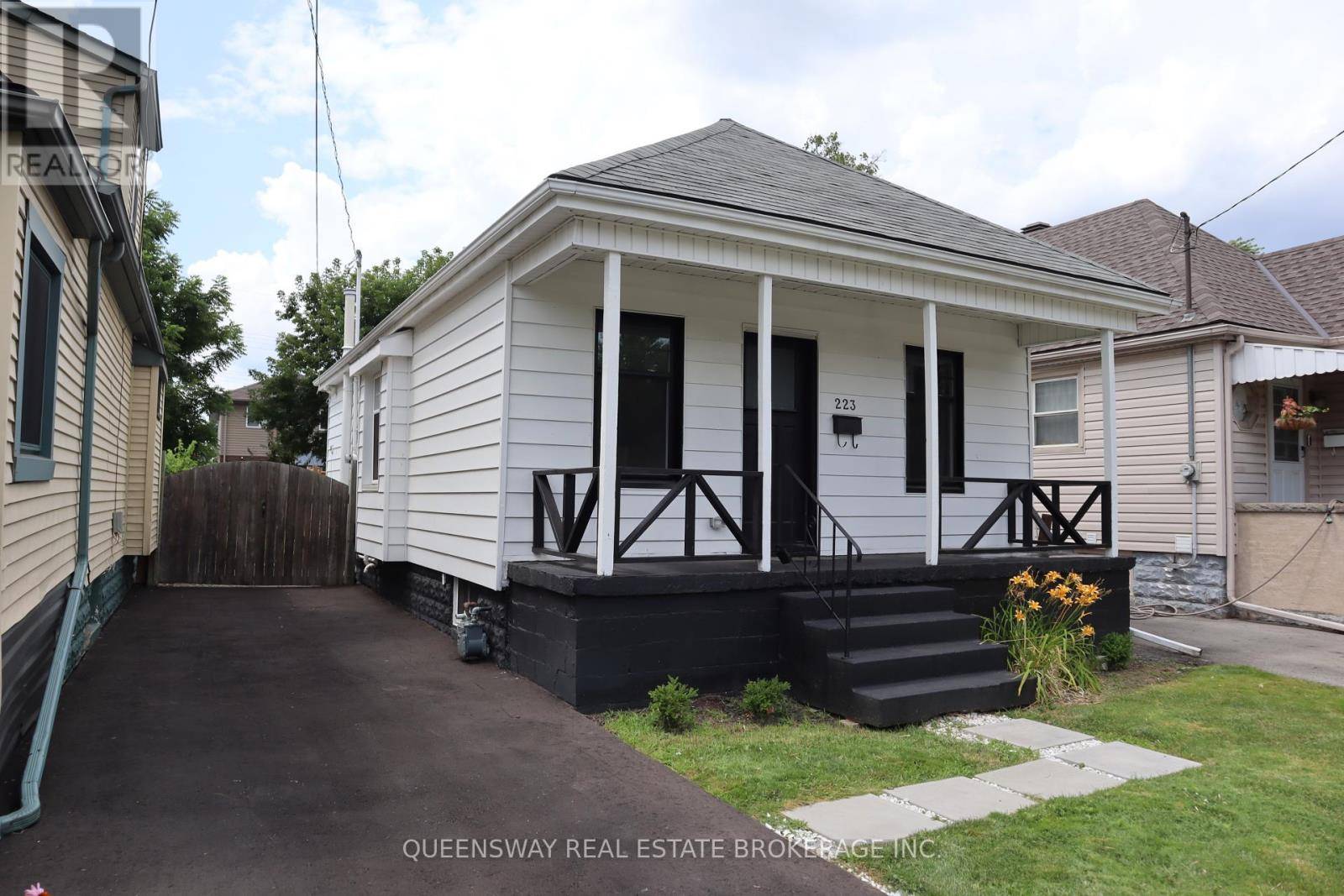 Hamilton (normanhurst), ON L8H5P2,223 TOLTON AVENUE