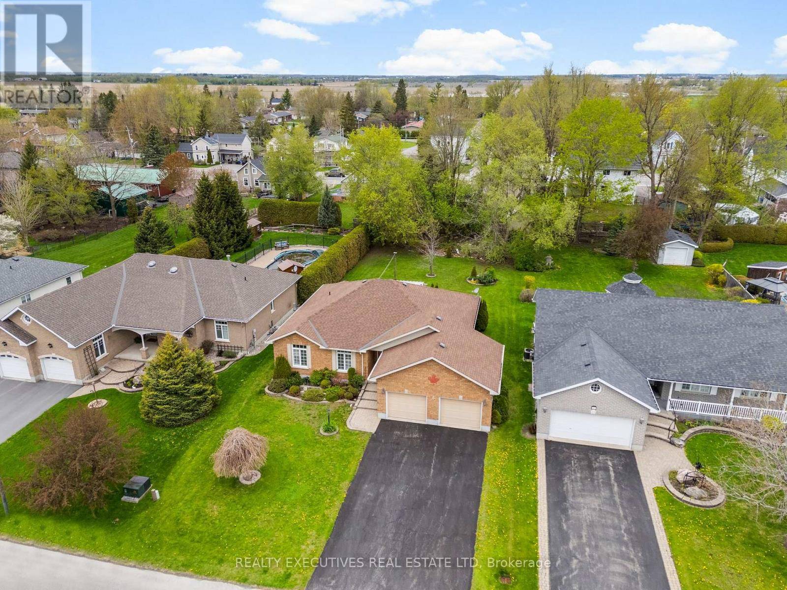 North Dundas, ON K0C2K0,6 CHRISTIE LANE