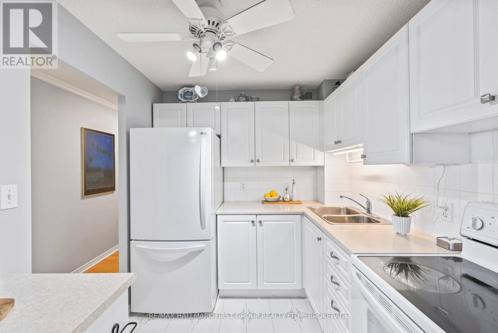 Kingston (kingston East (incl Barret Crt)), ON K7L5H6,120 Barrett CT #604