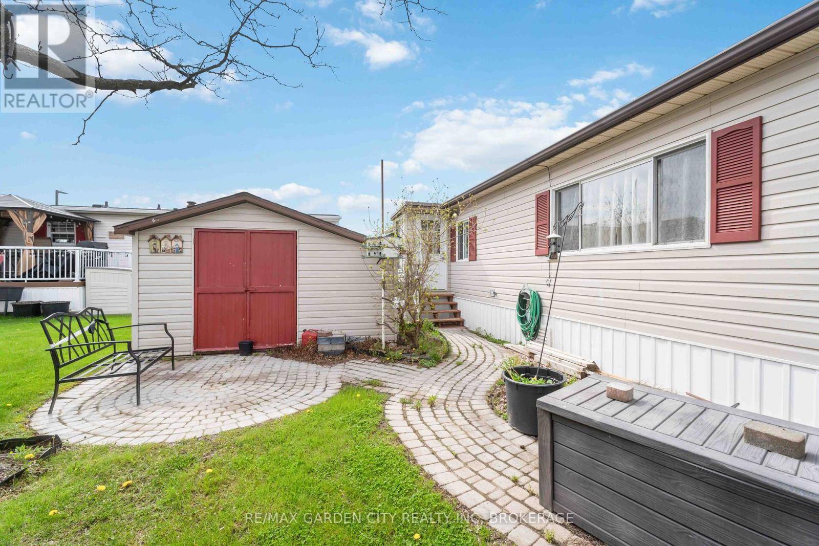 Fort Erie (black Creek), ON L0S1S1,3033 TOWNLINE RD #327