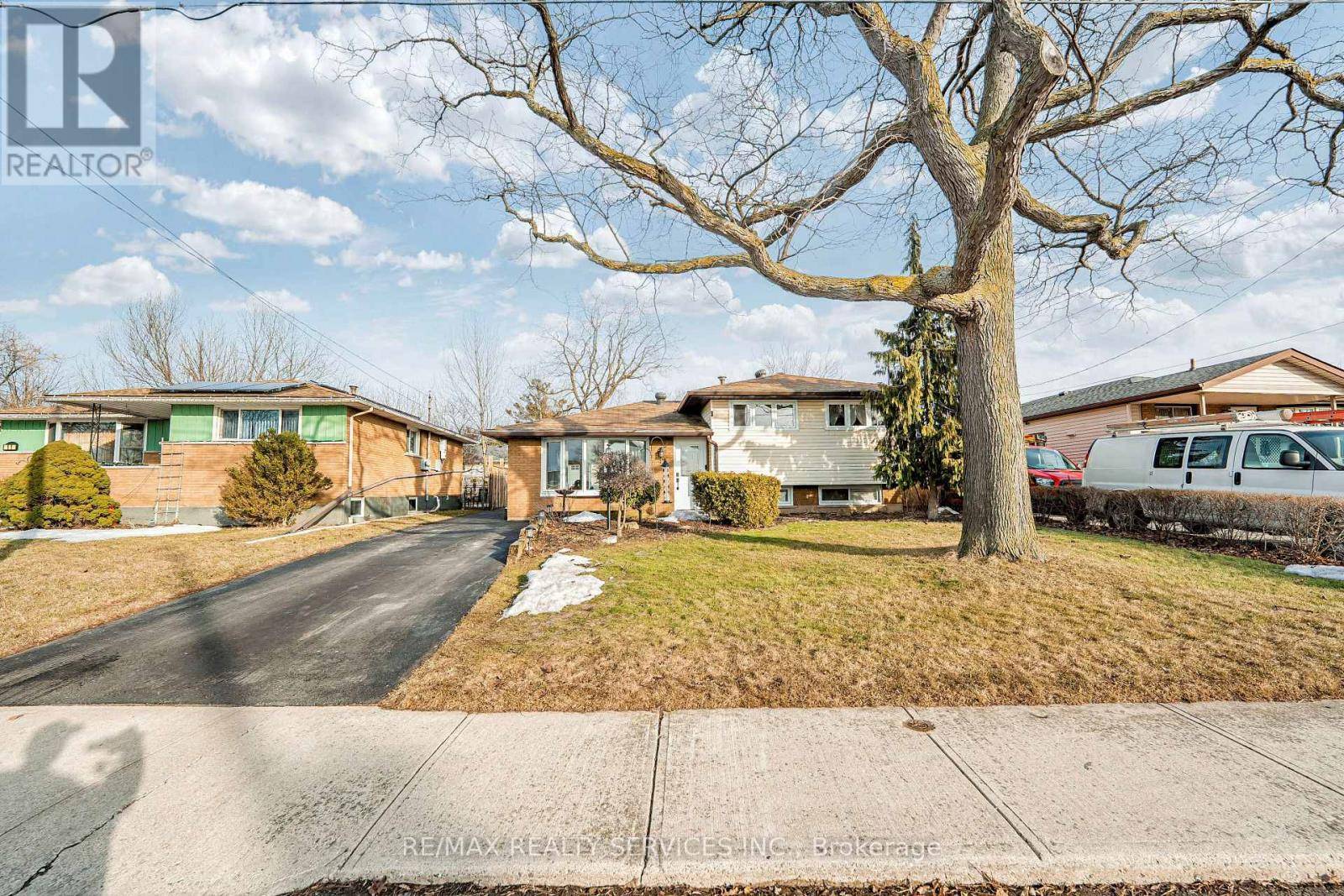 Hamilton (lawfield), ON L8V4E2,17 SHAMROCK COURT