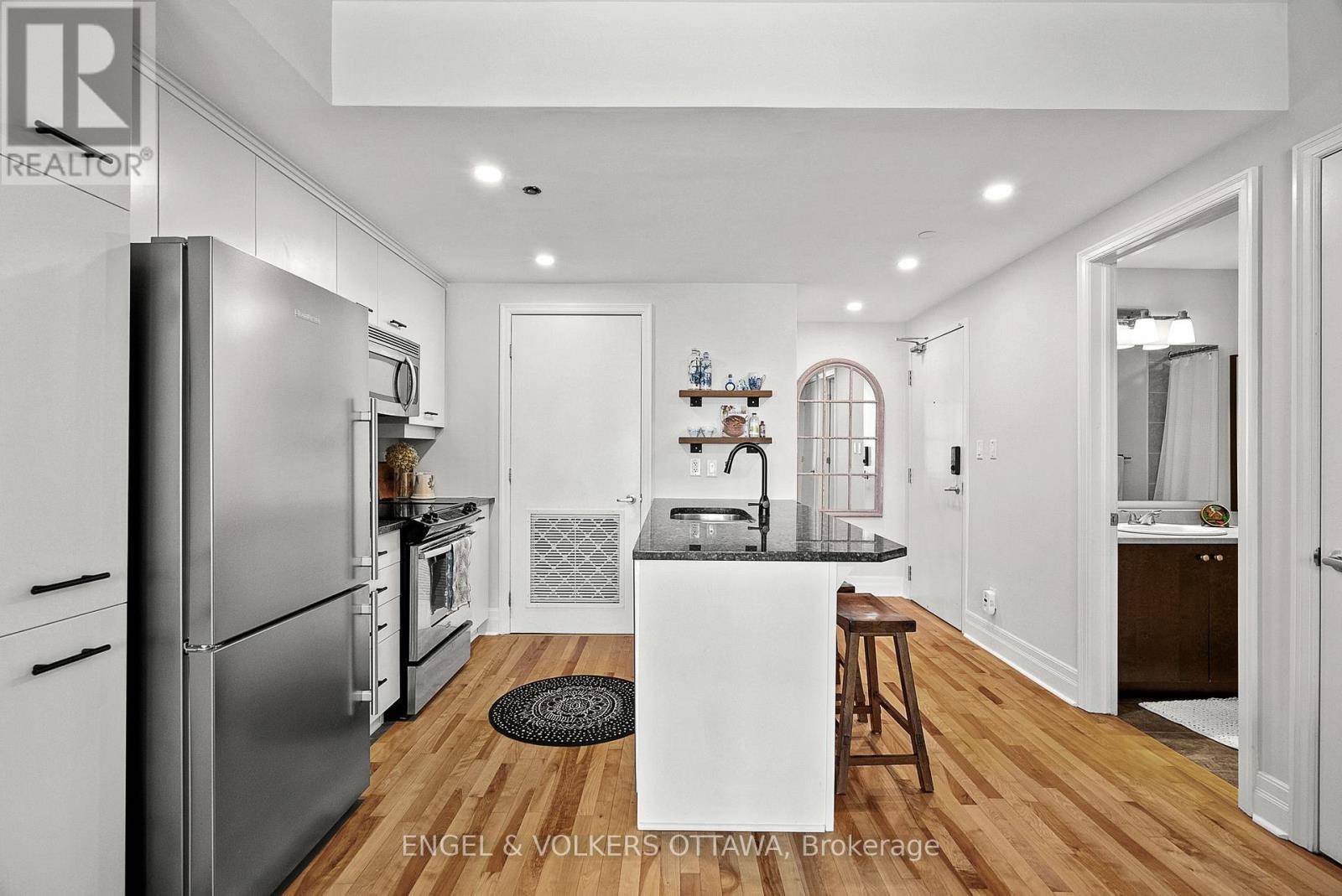Ottawa, ON K1K3T8,950 Marguerite AVE #107