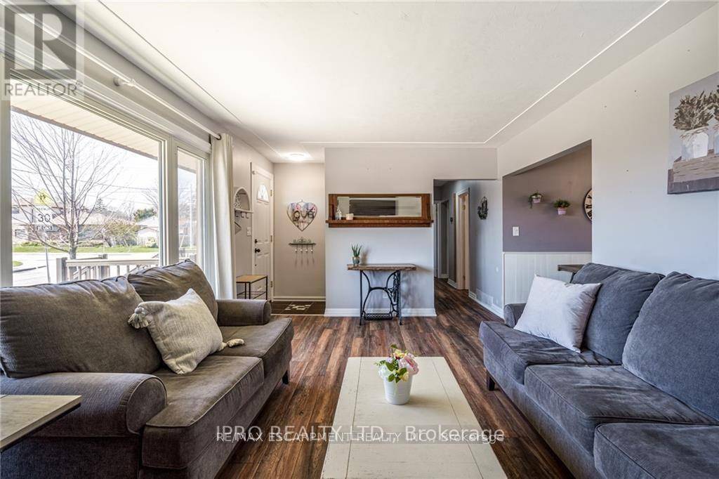 Hamilton (huntington), ON L8T2E4,79 SANDALWOOD AVENUE