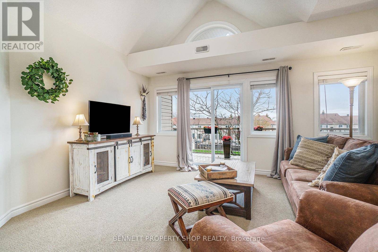 Ottawa, ON K2G7C6,99 Crestway Dr DR #F