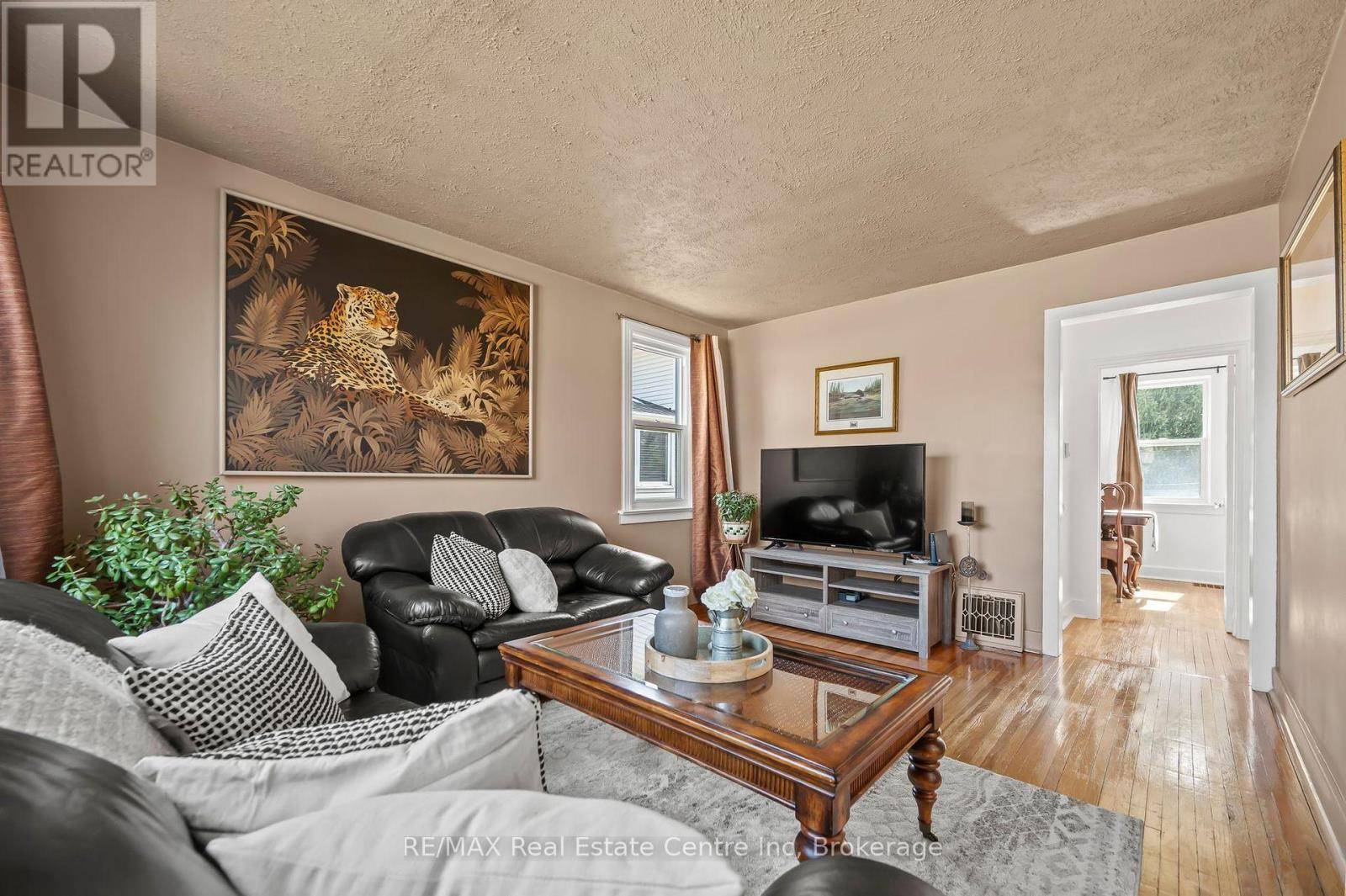 Guelph (victoria North), ON N1E1P5,513 SPEEDVALE AVENUE E