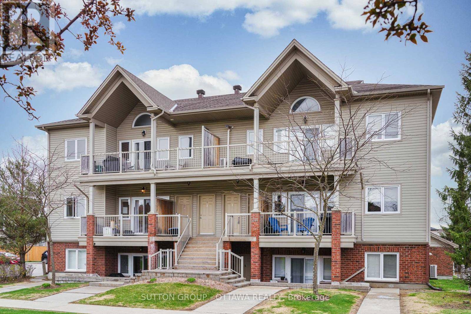 Ottawa, ON K2G0A9,241 Crestway DR #F