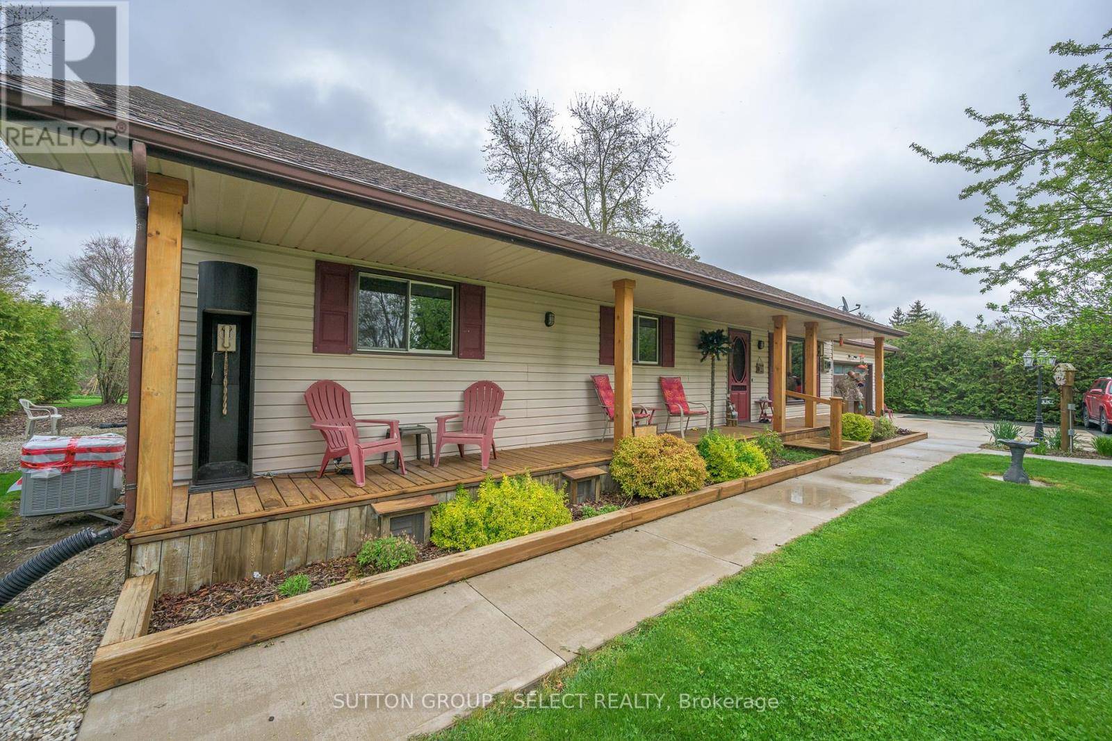 Lambton Shores (thedford), ON N0M2N0,8444 LAZY LANE