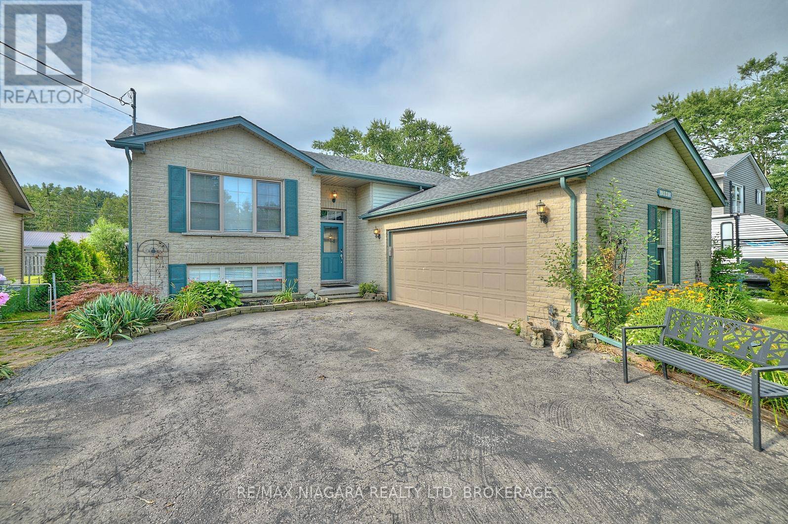 Fort Erie (ridgeway), ON L0S1N0,3001 YOUNG AVENUE