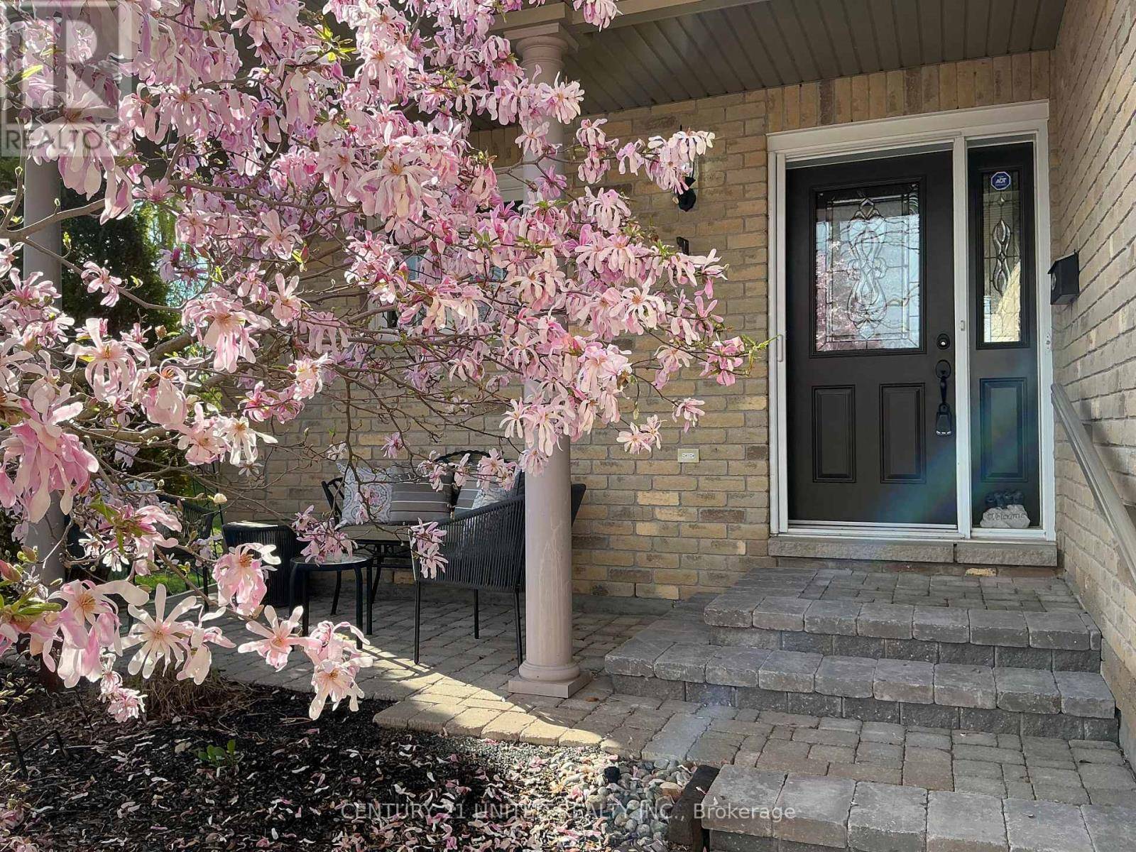 Peterborough North (university Heights), ON K9L0B3,227 Carnegie AVE #4