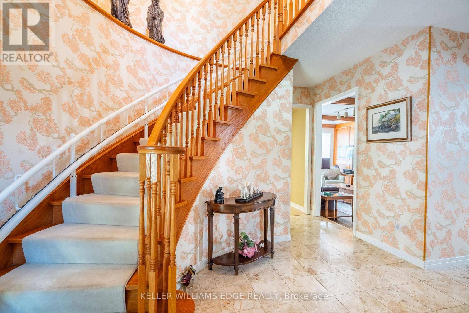 Hamilton (ancaster), ON L9G3X4,322 LLOYMINN AVENUE