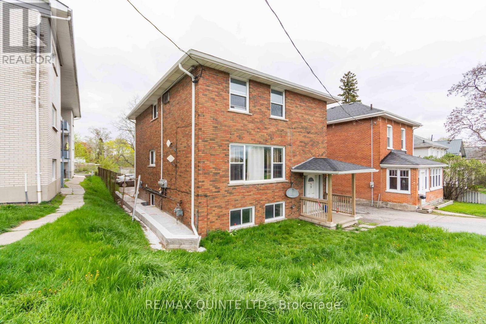 Belleville (belleville Ward), ON K8P3B2,59 NORTH FRONT STREET