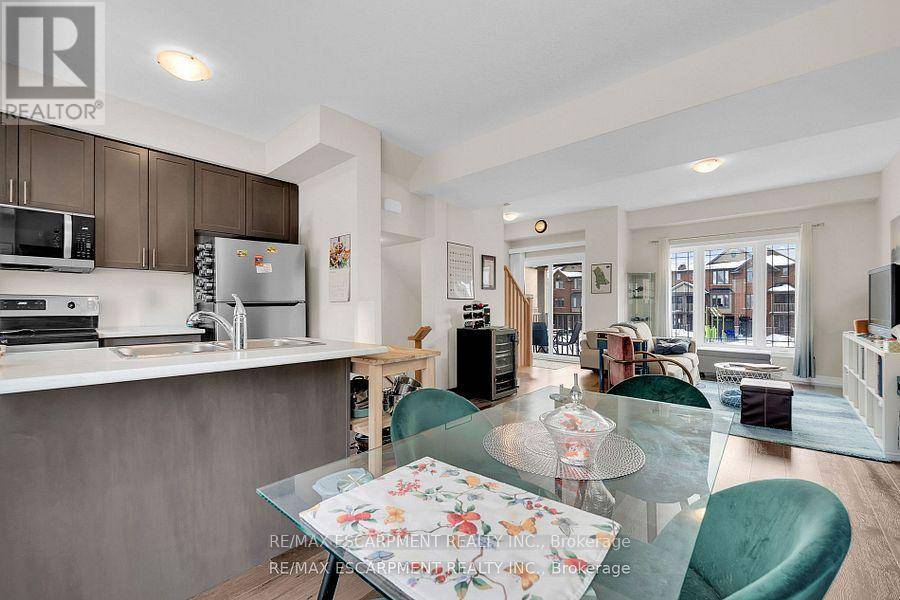 Hamilton (stoney Creek), ON L8J0M7,19 Picardy DR #8