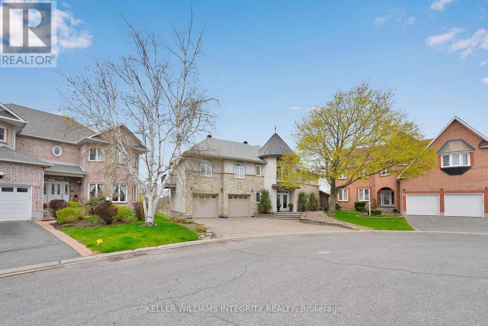 Ottawa, ON K2C3Y8,12 RIDEAU SHORE COURT