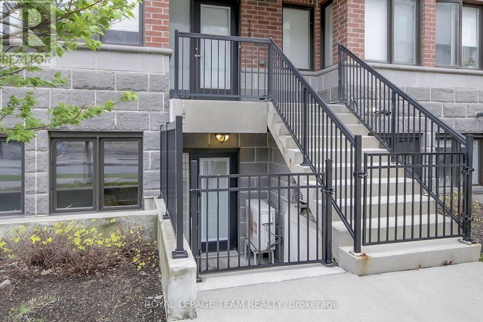 Ottawa, ON K1N0B2,142 Daly AVE #102