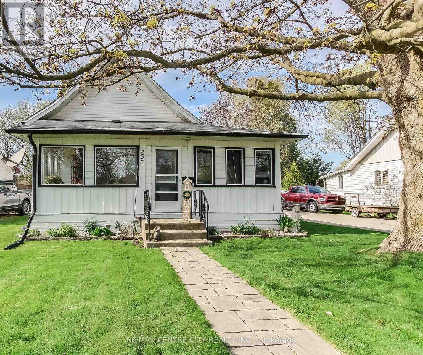 Central Elgin (port Stanley), ON N5L1B5,355 WARREN STREET