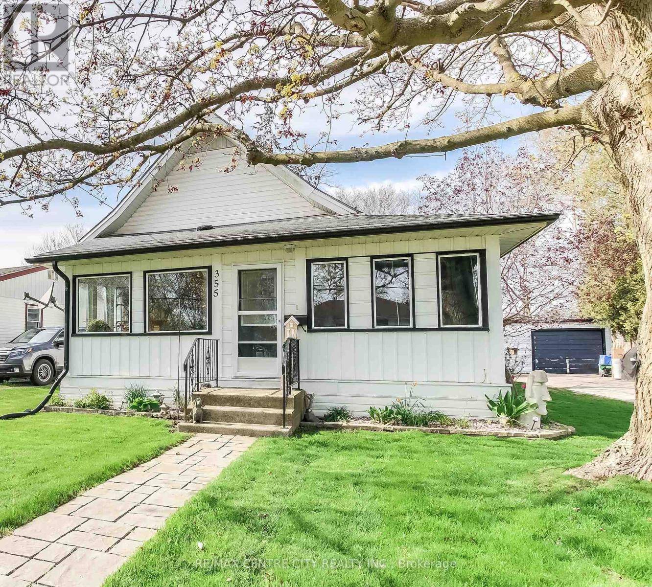 Central Elgin (port Stanley), ON N5L1B5,355 WARREN STREET