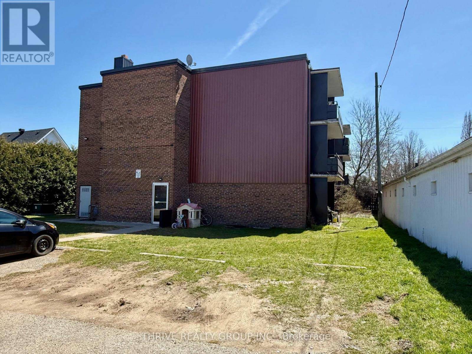 London East (east H), ON N5W2W7,1576 CALEDONIA STREET