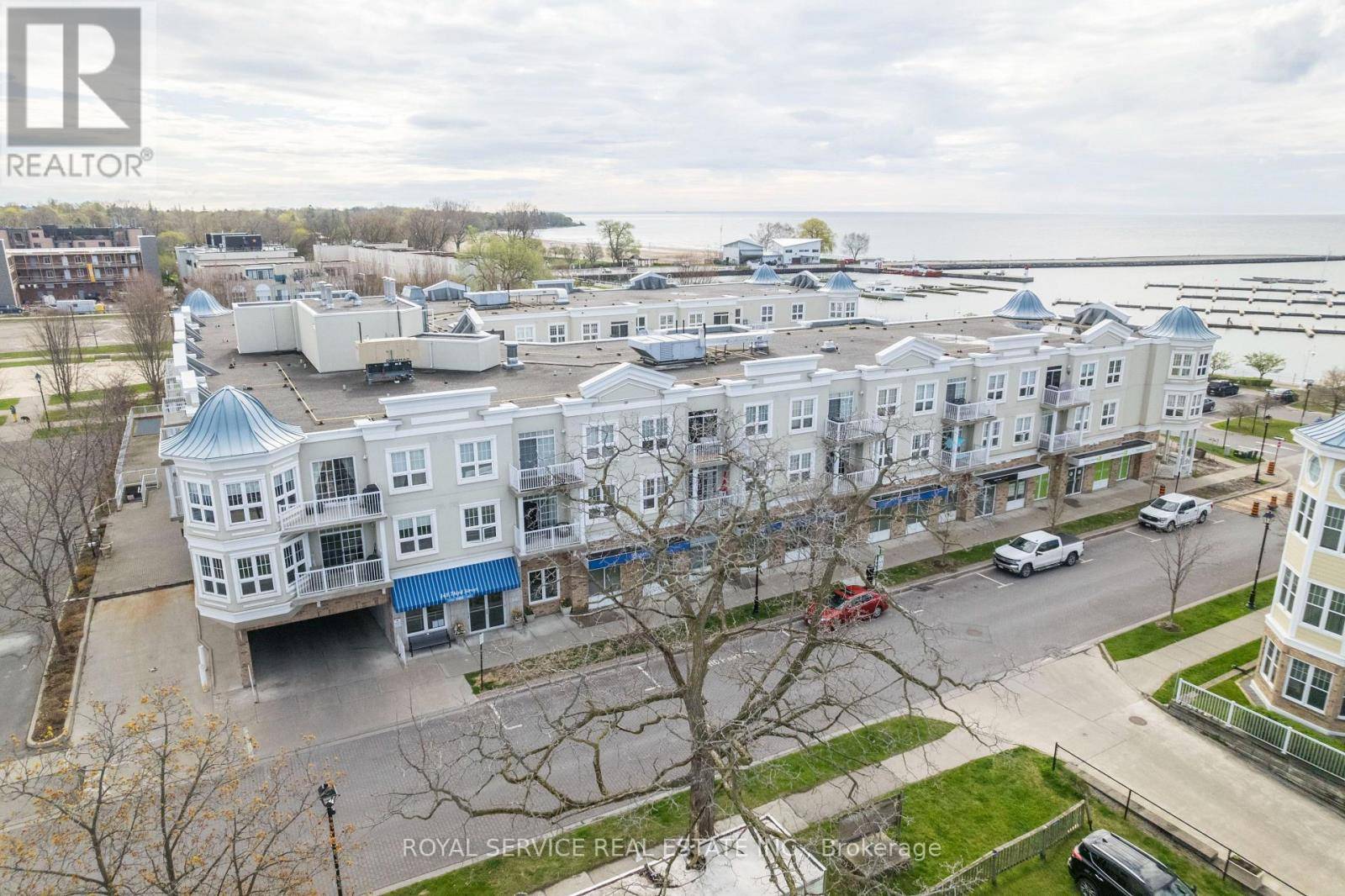 Cobourg, ON K9A5X2,148 Third ST #212