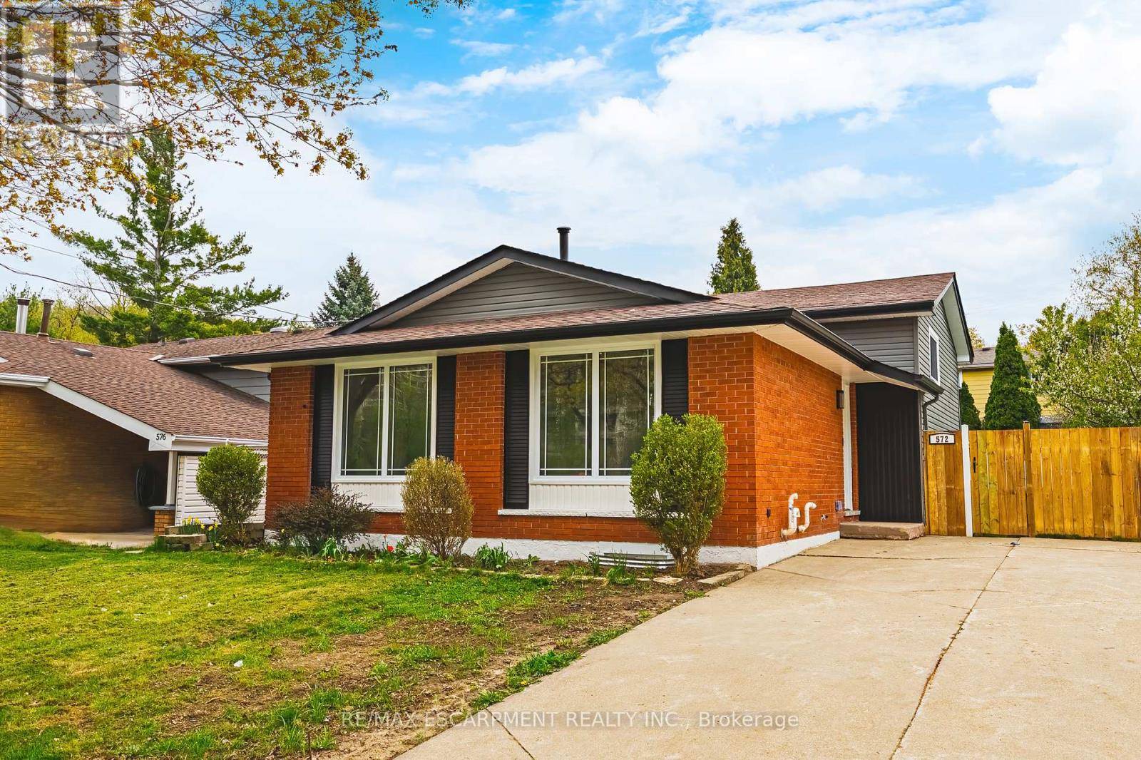 Hamilton (gershome), ON L8K5E8,572 GREENHILL AVENUE