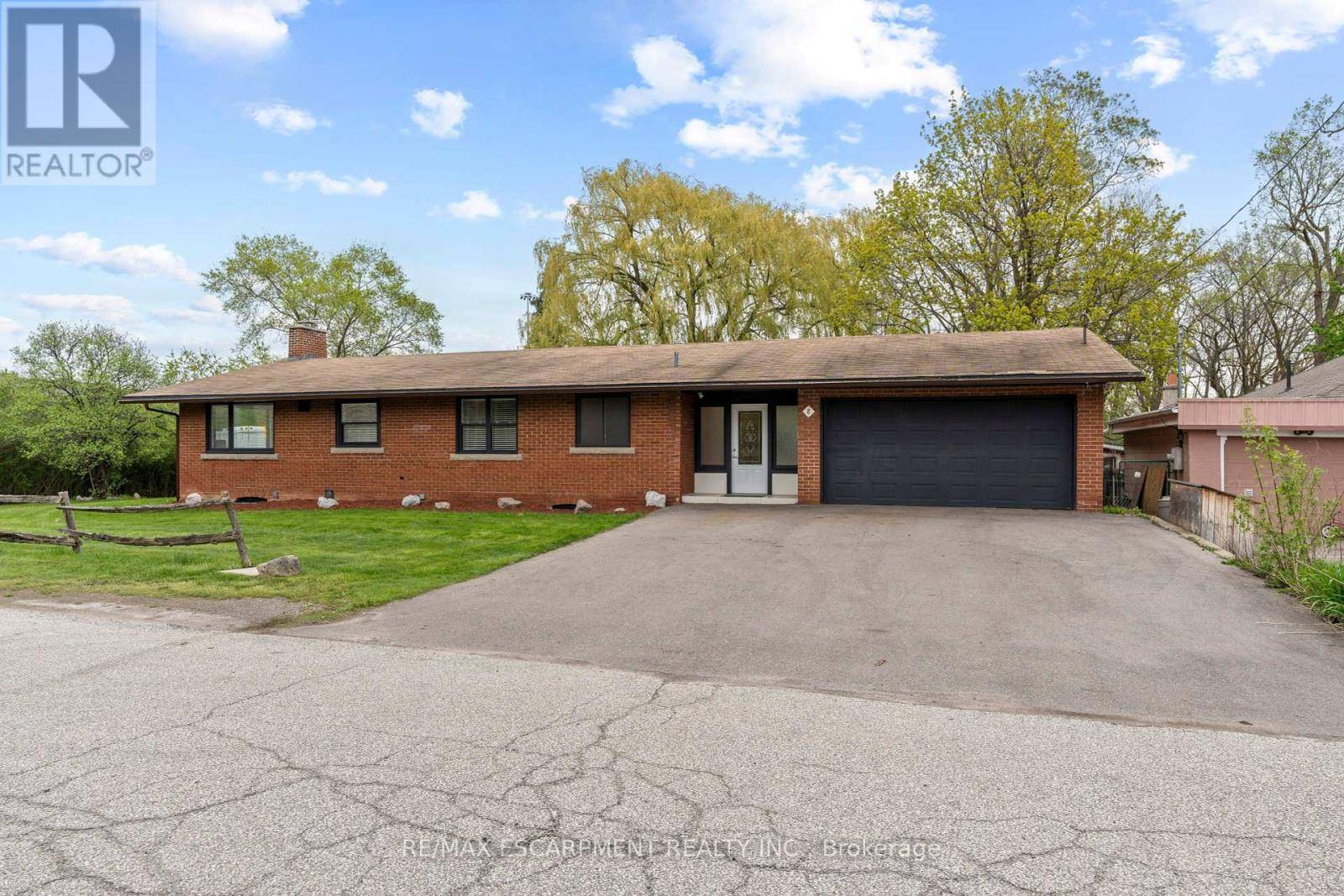 Hamilton (pleasant View), ON L9H7B2,8 NORTHCLIFFE AVENUE