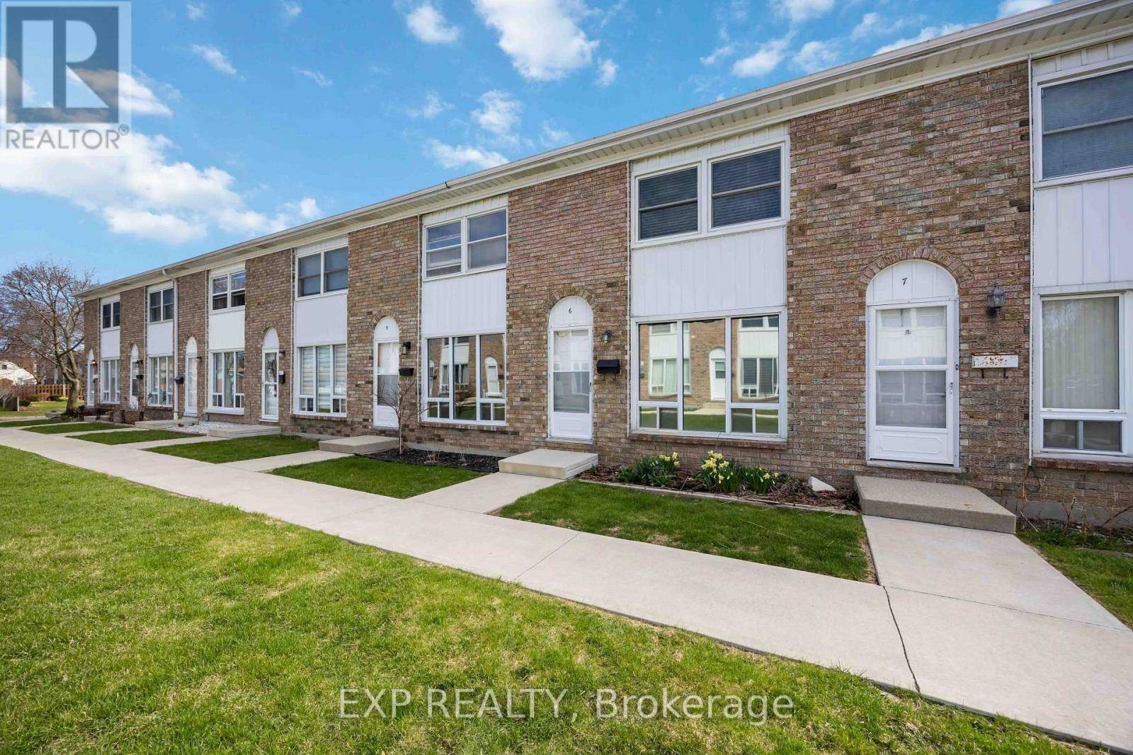 Sarnia, ON N7T7R1,847 Ross AVE #6