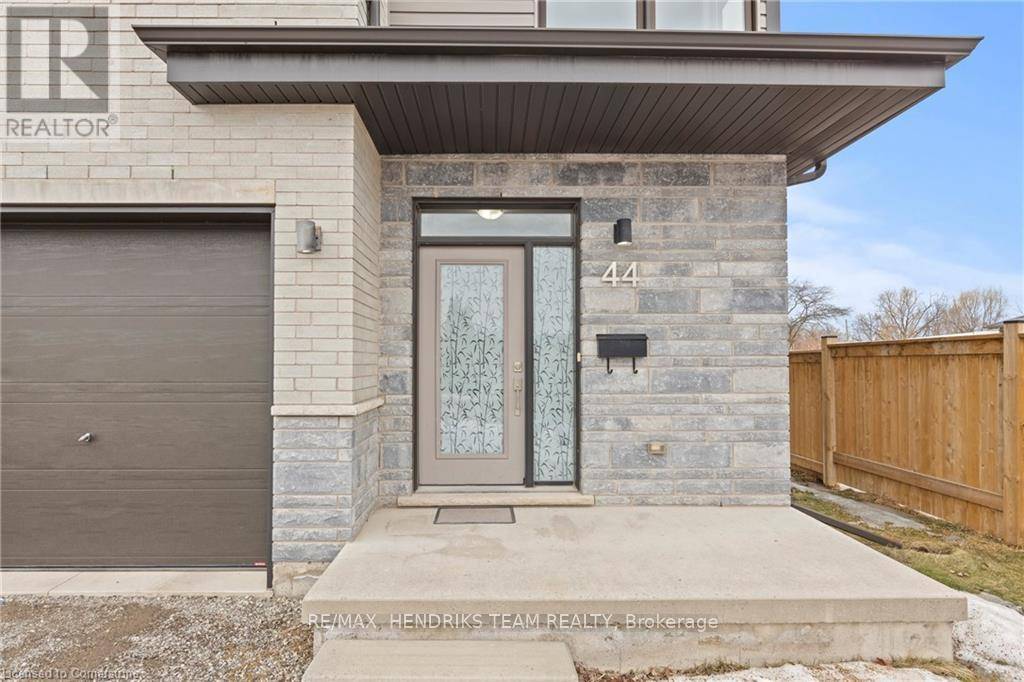 St. Catharines (oakdale), ON L2P0B8,44 WOODBURN AVENUE