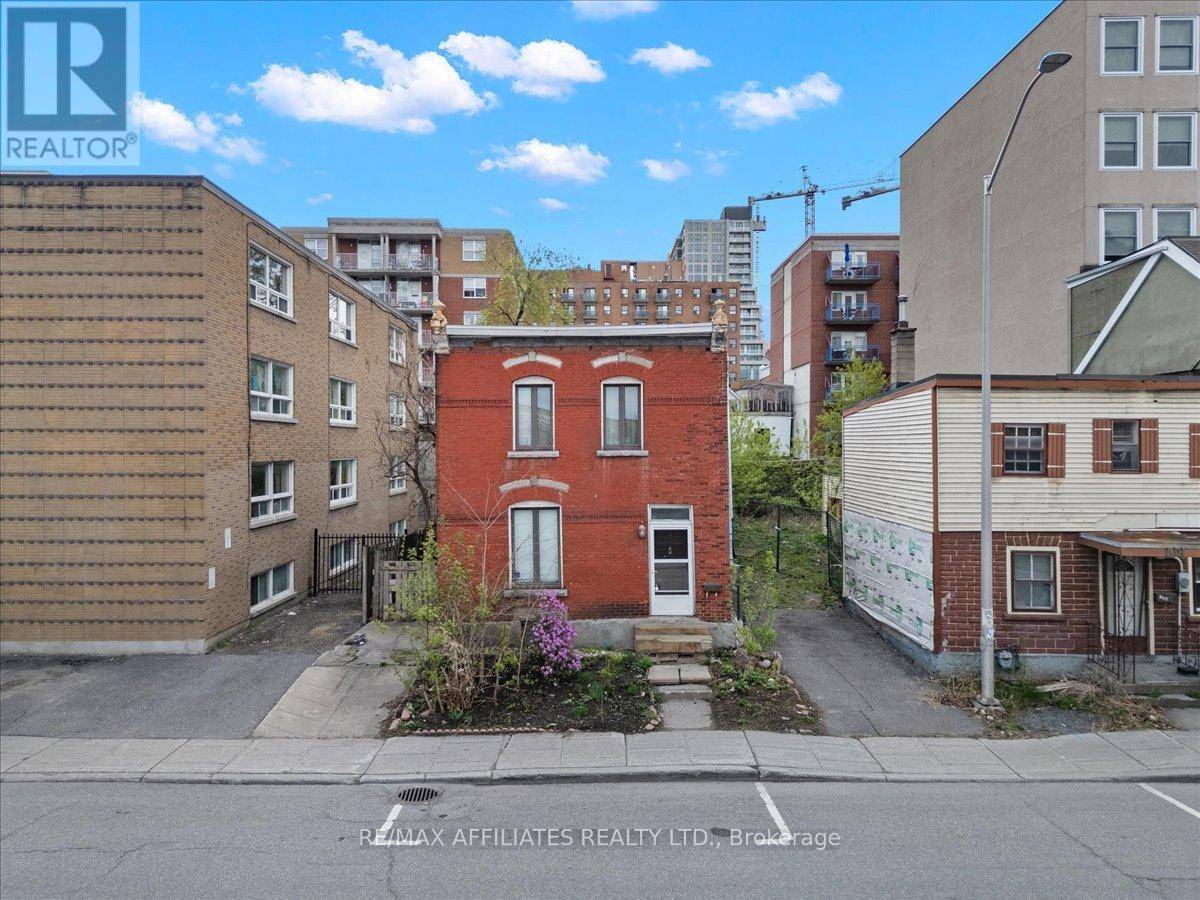 Ottawa, ON K1N5M8,168-174 MURRAY STREET
