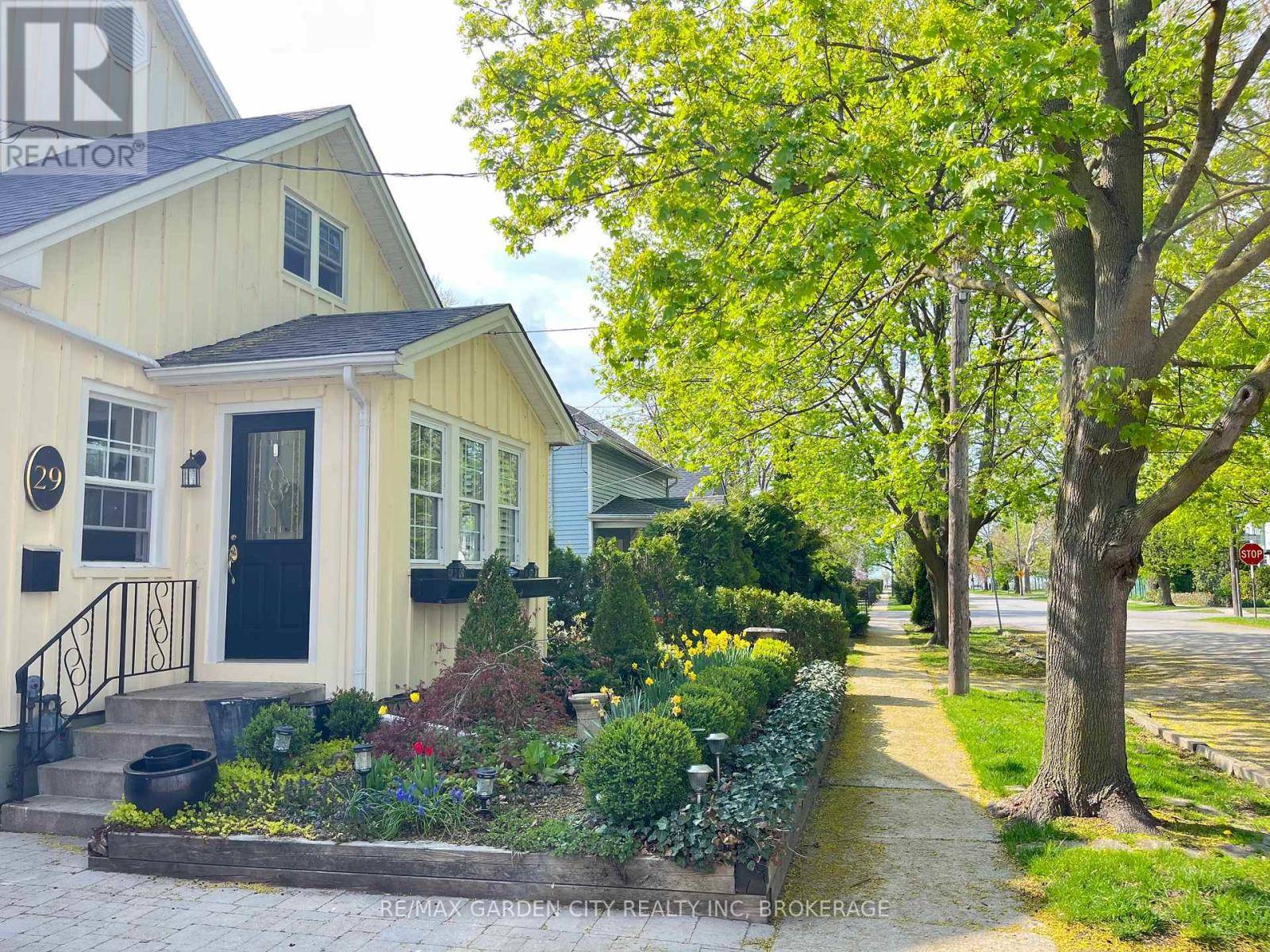 St. Catharines (port Dalhousie), ON L2N5E8,29 ANN STREET